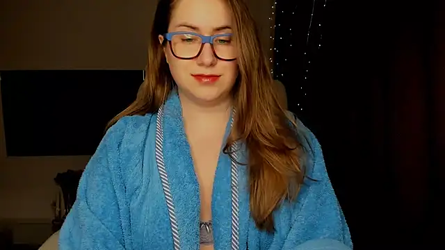 Snapshot of SeasonalSomeone chatting on 19, 11, 2025 SeasonalSomeone online show from 19, 11, 2025