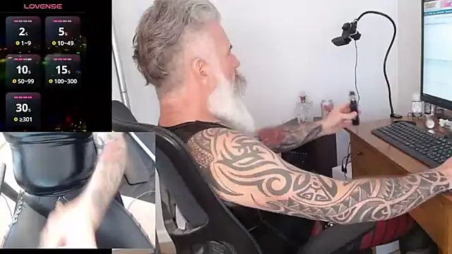 Snapshot of njdbear chatting on 18, 2, 2025 njdbear online show from 18, 2, 2025