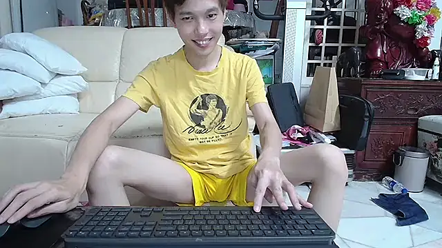 Snapshot of andrewooi chatting on 22, 12, 2024 andrewooi online show from 22, 12, 2024