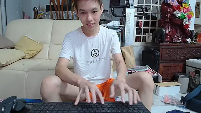 Snapshot of andrewooi chatting on 14, 1, 2025 andrewooi online show from 14, 1, 2025