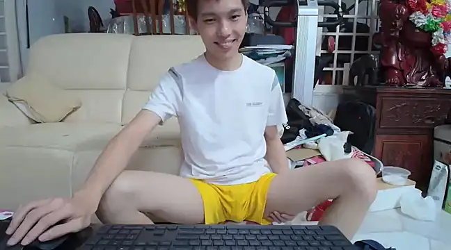 Snapshot of andrewooi chatting on 17, 2, 2025 andrewooi online show from 17, 2, 2025