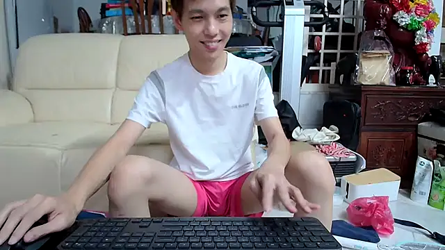 Snapshot of andrewooi chatting on 1, 3, 2025 andrewooi online show from 1, 3, 2025