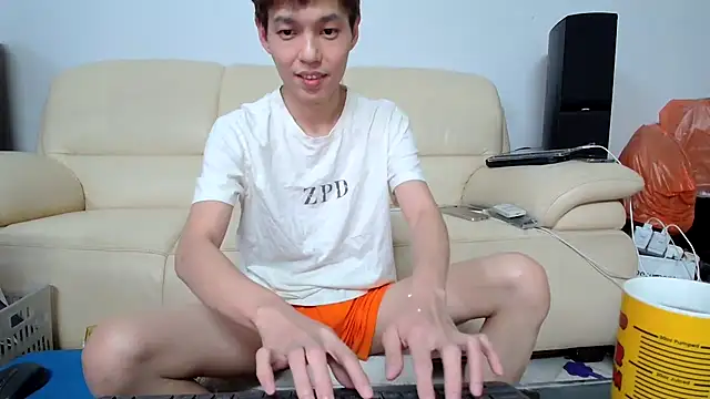 Snapshot of andrewooi chatting on 12, 10, 2025 andrewooi online show from 12, 10, 2025