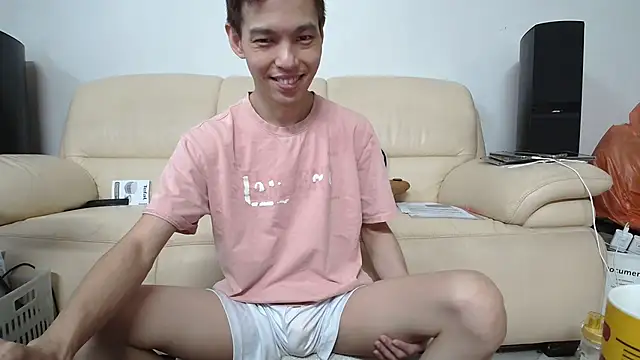 Snapshot of andrewooi chatting on 14, 12, 2025 andrewooi online show from 14, 12, 2025