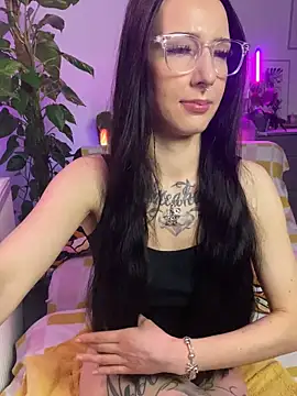 Snapshot of Trixie-Tainted chatting on 6, 2, 2025 Trixie-Tainted online show from 6, 2, 2025