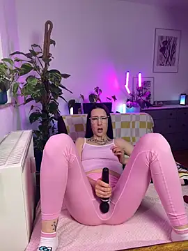 Snapshot of Trixie-Tainted chatting on 13, 2, 2025 Trixie-Tainted online show from 13, 2, 2025