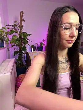 Snapshot of Trixie-Tainted chatting on 14, 2, 2025 Trixie-Tainted online show from 14, 2, 2025