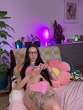 Snapshot of Trixie-Tainted chatting on 5, 3, 2025 Trixie-Tainted online show from 5, 3, 2025