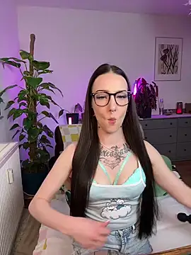 Snapshot of Trixie-Tainted chatting on 12, 3, 2025 Trixie-Tainted online show from 12, 3, 2025
