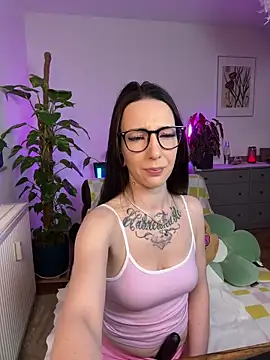 Snapshot of Trixie-Tainted chatting on 13, 3, 2025 Trixie-Tainted online show from 13, 3, 2025