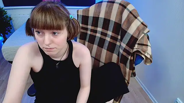 Snapshot of CranberryHot chatting on 17, 2, 2025 CranberryHot online show from 17, 2, 2025