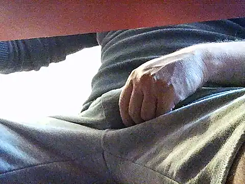 Snapshot of opreatiby chatting on 7, 3, 2025 opreatiby online show from 7, 3, 2025