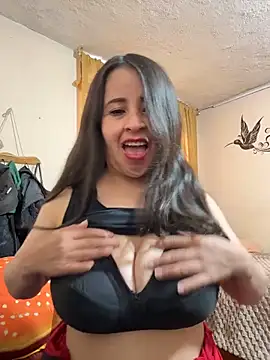 latinfemale online show from 17, 12, 2025