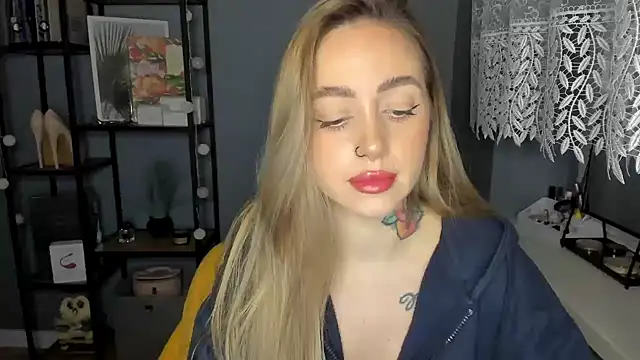 Snapshot of sexyCoralie chatting on 10, 12, 2024 sexyCoralie online show from 10, 12, 2024