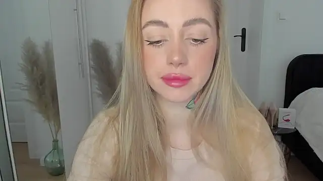 Snapshot of sexyCoralie chatting on 13, 2, 2025 sexyCoralie online show from 13, 2, 2025