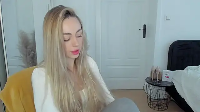 Snapshot of sexyCoralie chatting on 17, 3, 2025 sexyCoralie online show from 17, 3, 2025