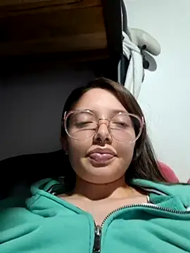 Snapshot of linda-schmidt chatting on 9, 11, 2025 linda-schmidt online show from 9, 11, 2025