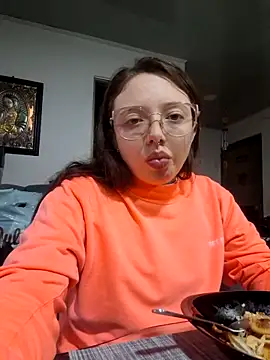 Snapshot of linda-schmidt chatting on 9, 11, 2025 linda-schmidt online show from 9, 11, 2025