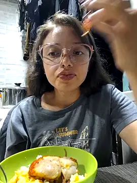 Snapshot of linda-schmidt chatting on 19, 11, 2025 linda-schmidt online show from 19, 11, 2025