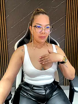 KellyBrooklyn  online show from 13, 9, 2025