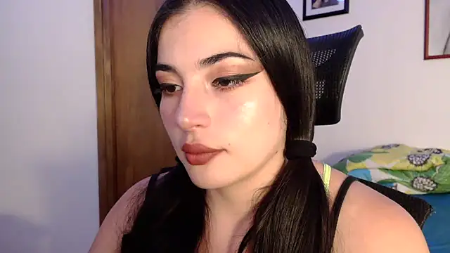Snapshot of Honey_Aynur20 chatting on 17, 10, 2025 Honey Aynur20 online show from 17, 10, 2025