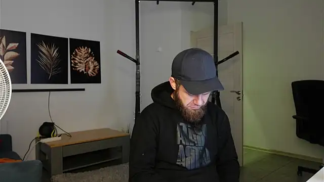 Snapshot of Tommy_Burnz chatting on 19, 11, 2025 Tommy Burnz online show from 19, 11, 2025