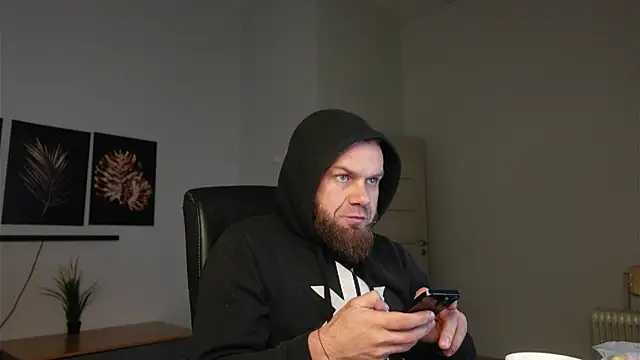 Snapshot of Tommy_Burnz chatting on 29, 11, 2025 Tommy Burnz online show from 29, 11, 2025