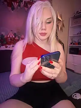 Snapshot of LaraHollywood chatting on 15, 12, 2024 LaraHollywood online show from 15, 12, 2024