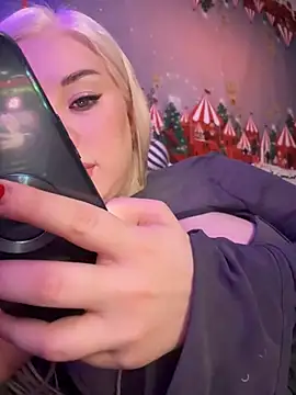 Snapshot of LaraHollywood chatting on 21, 12, 2024 LaraHollywood online show from 21, 12, 2024