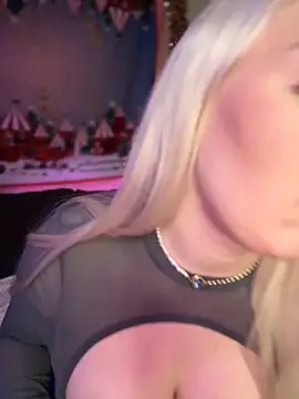 Snapshot of LaraHollywood chatting on 5, 1, 2025 LaraHollywood online show from 5, 1, 2025