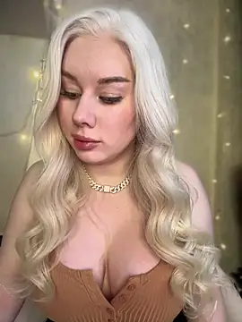 Snapshot of LaraHollywood chatting on 30, 1, 2025 LaraHollywood online show from 30, 1, 2025