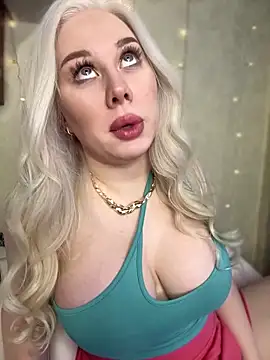 Snapshot of LaraHollywood chatting on 19, 2, 2025 LaraHollywood online show from 19, 2, 2025