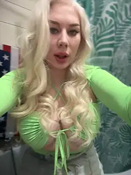 Snapshot of LaraHollywood chatting on 27, 2, 2025 LaraHollywood online show from 27, 2, 2025