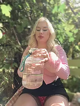 Snapshot of LaraHollywood chatting on 22, 9, 2025 LaraHollywood online show from 22, 9, 2025