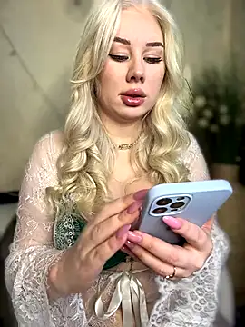 Snapshot of LaraHollywood chatting on 14, 10, 2025 LaraHollywood online show from 14, 10, 2025