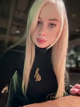 Snapshot of LaraHollywood chatting on 12, 11, 2025 LaraHollywood online show from 12, 11, 2025