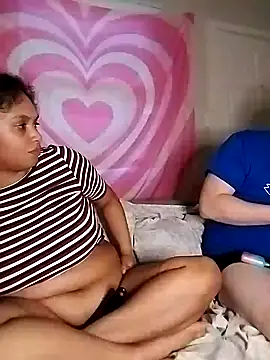 Snapshot of TasteeKitty chatting on 1, 3, 2025 TasteeKitty online show from 1, 3, 2025