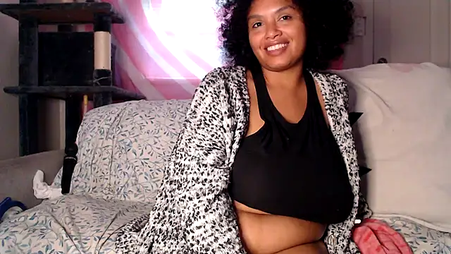 Snapshot of TasteeKitty chatting on 4, 10, 2025 TasteeKitty online show from 4, 10, 2025