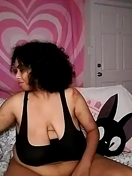 Snapshot of TasteeKitty chatting on 26, 10, 2025 TasteeKitty online show from 26, 10, 2025