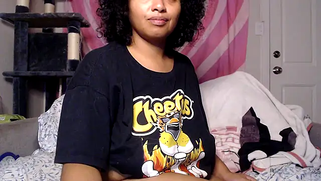 Snapshot of TasteeKitty chatting on 30, 10, 2025 TasteeKitty online show from 30, 10, 2025