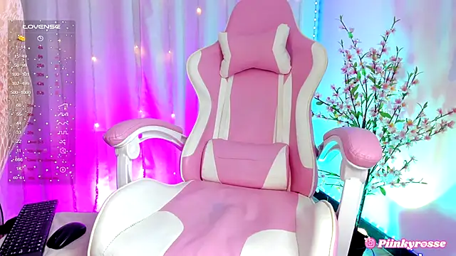 Snapshot of rosseblondee chatting on 9, 3, 2025 rosseblondee online show from 9, 3, 2025