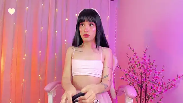 Snapshot of rosseblondee chatting on 14, 11, 2025 rosseblondee online show from 14, 11, 2025