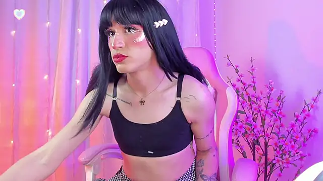 Snapshot of rosseblondee chatting on 13, 12, 2025 rosseblondee online show from 13, 12, 2025