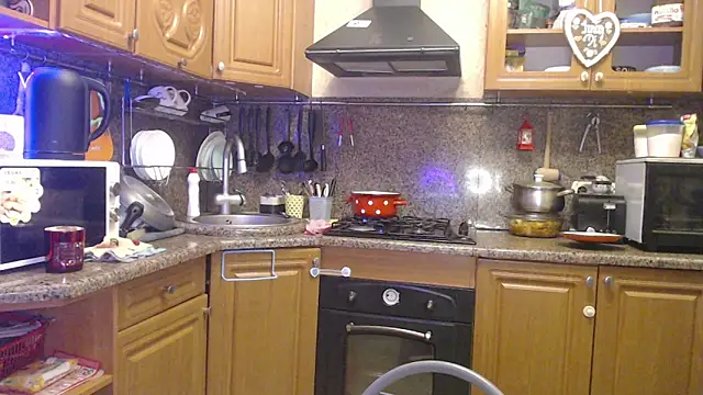 LizaCakes online show from 4, 1, 2025