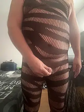 Snapshot of misterfield chatting on 24, 11, 2025 misterfield online show from 24, 11, 2025