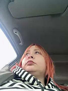 Snapshot of Model9798 chatting on 4, 3, 2025 Model9798 online show from 4, 3, 2025