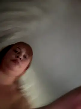 Snapshot of Model9798 chatting on 8, 10, 2025 Model9798 online show from 8, 10, 2025