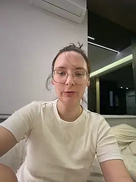 The Snowwhitee online show from 5, 4, 2026