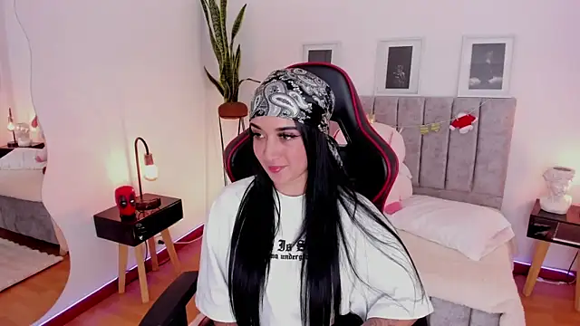 EmmyEvans1 online show from 3, 1, 2025