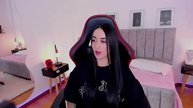 EmmyEvans1 online show from 7, 1, 2025